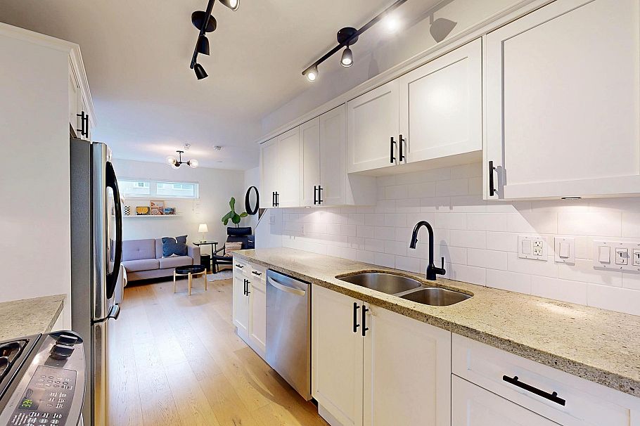 101 1672 E Pender Street Vancouver, BC - 7