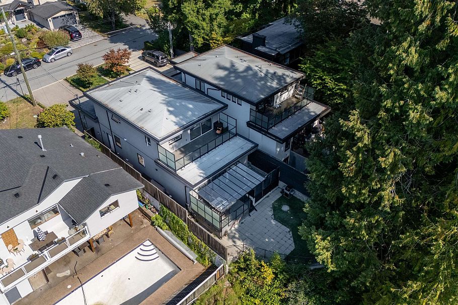 1033 Prospect Avenue North Vancouver, BC - 28