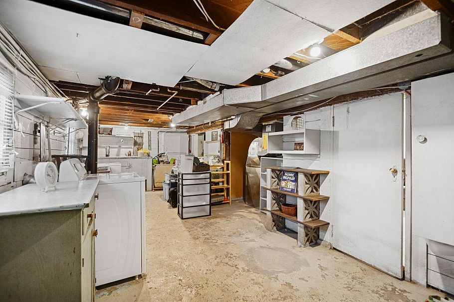 2258 Kitchener Street Vancouver, BC - 26