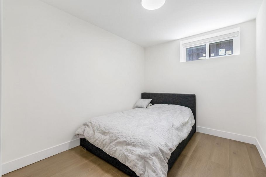 2798 E 43rd Avenue Vancouver, BC - 24