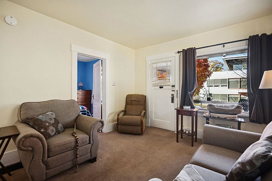 2258 Kitchener Street Vancouver, BC - 8