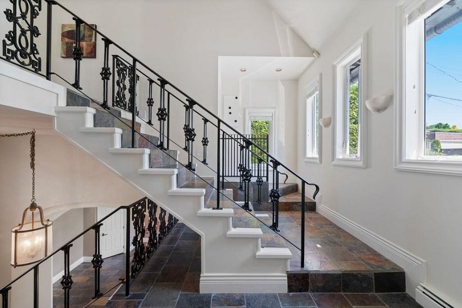 284 Sandringham Crescent North Vancouver, BC - 22