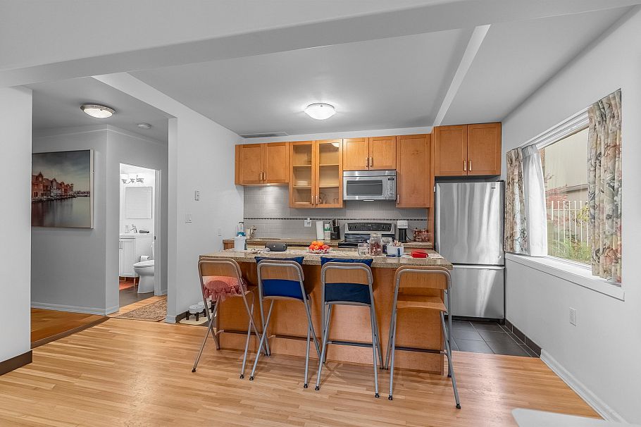 2 1879 Barclay Street Vancouver, BC - 1