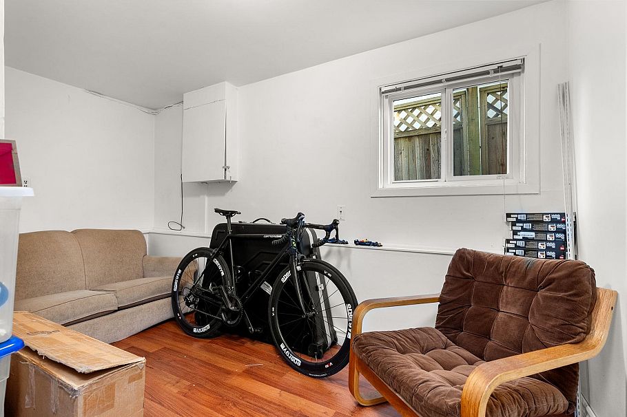 831 E 38th Avenue Vancouver, BC - 31