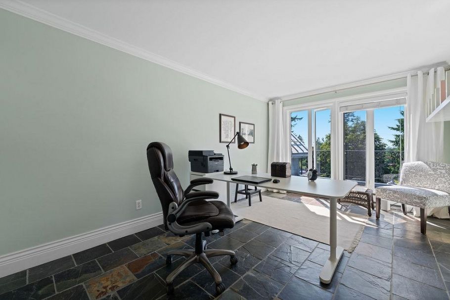 284 Sandringham Crescent North Vancouver, BC - 31