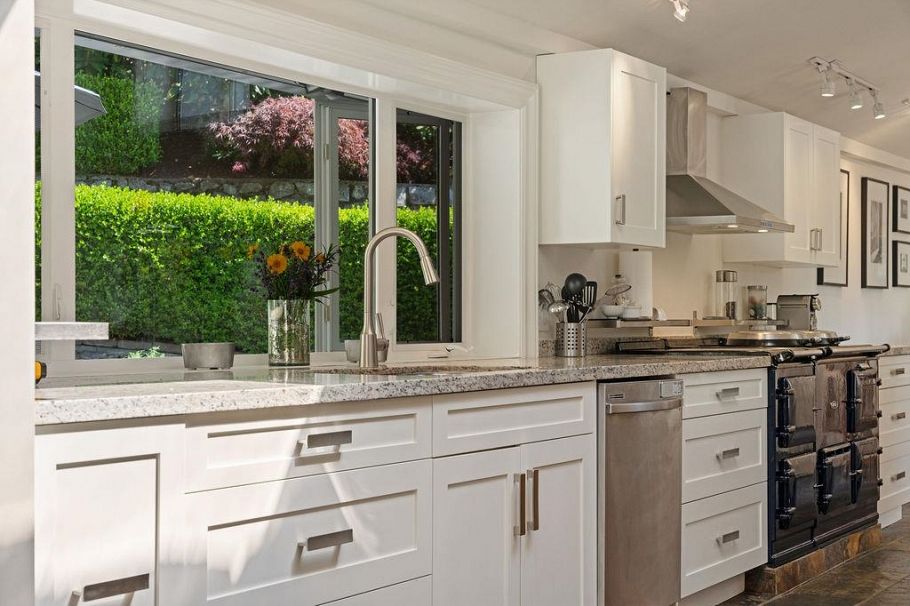 284 Sandringham Crescent North Vancouver, BC - 18