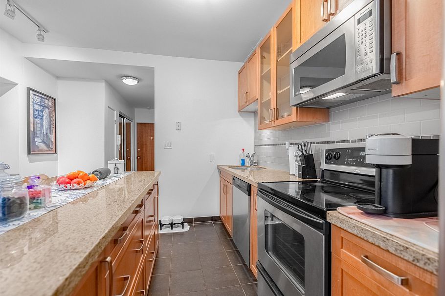 2 1879 Barclay Street Vancouver, BC - 9