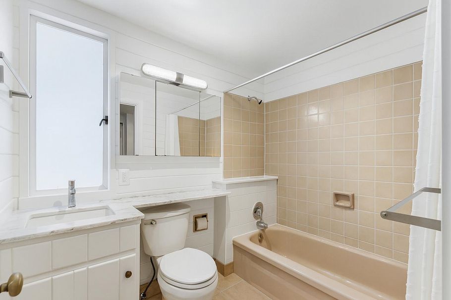 865 E 12th Street North Vancouver, BC - 17