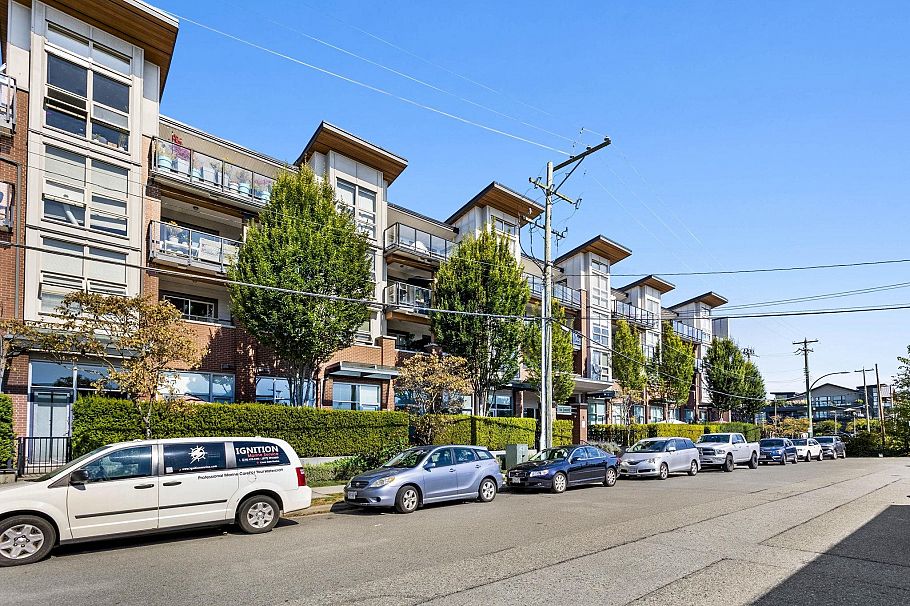 103 1182 W 16th Street North Vancouver, BC - 32