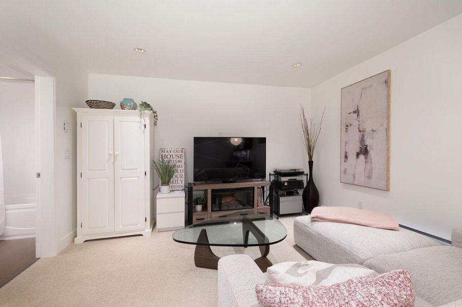 250 E 10th Street North Vancouver, BC - 28