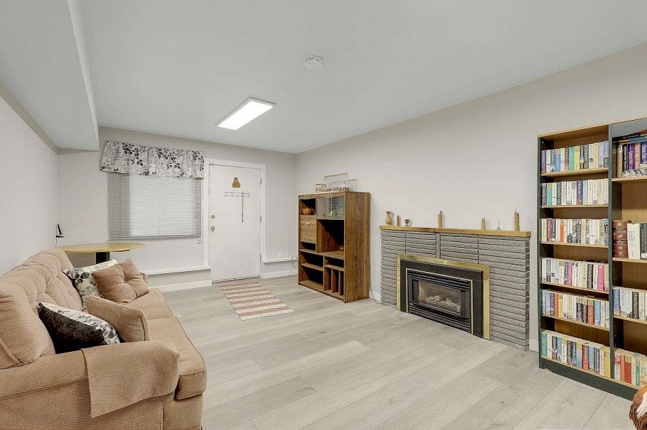 203 E 26th Street North Vancouver, BC - 28