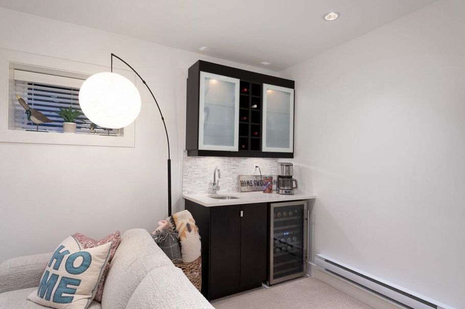 250 E 10th Street North Vancouver, BC - 29