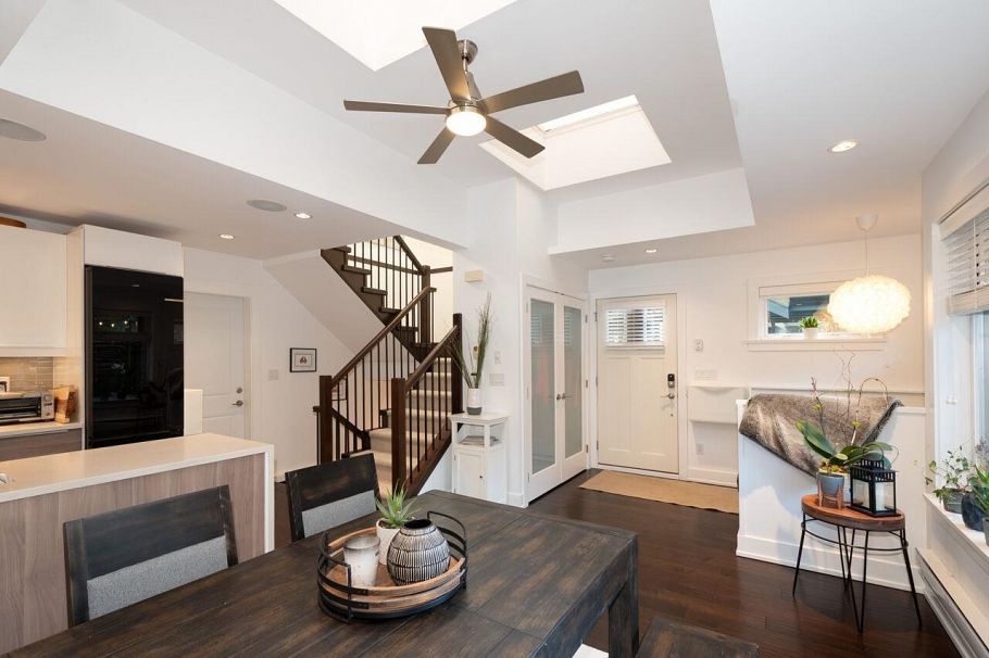 250 E 10th Street North Vancouver, BC - 11