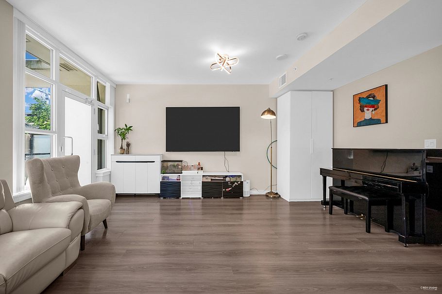 16 8677 Capstan Way Richmond, BC - 5