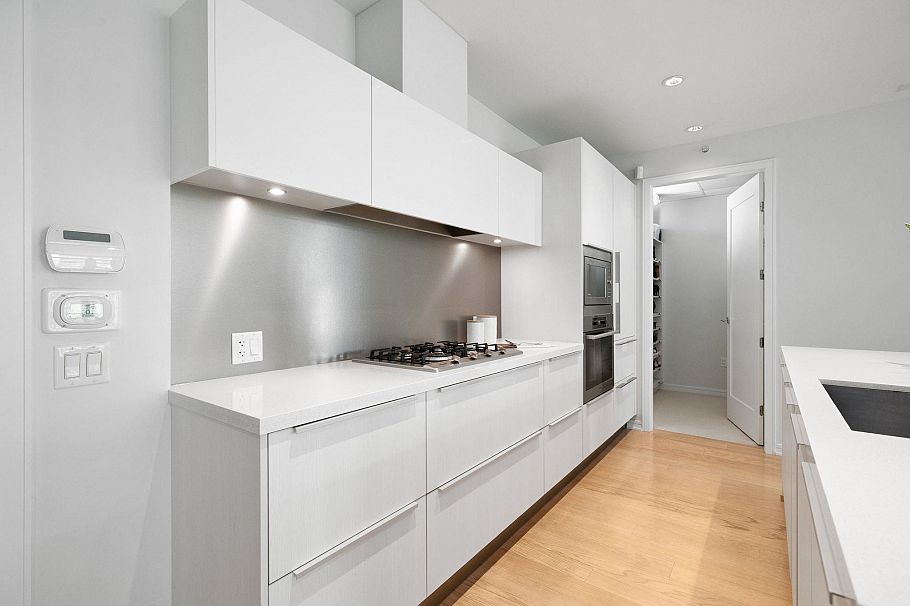 302 1625 Manitoba Street Vancouver, BC - 11