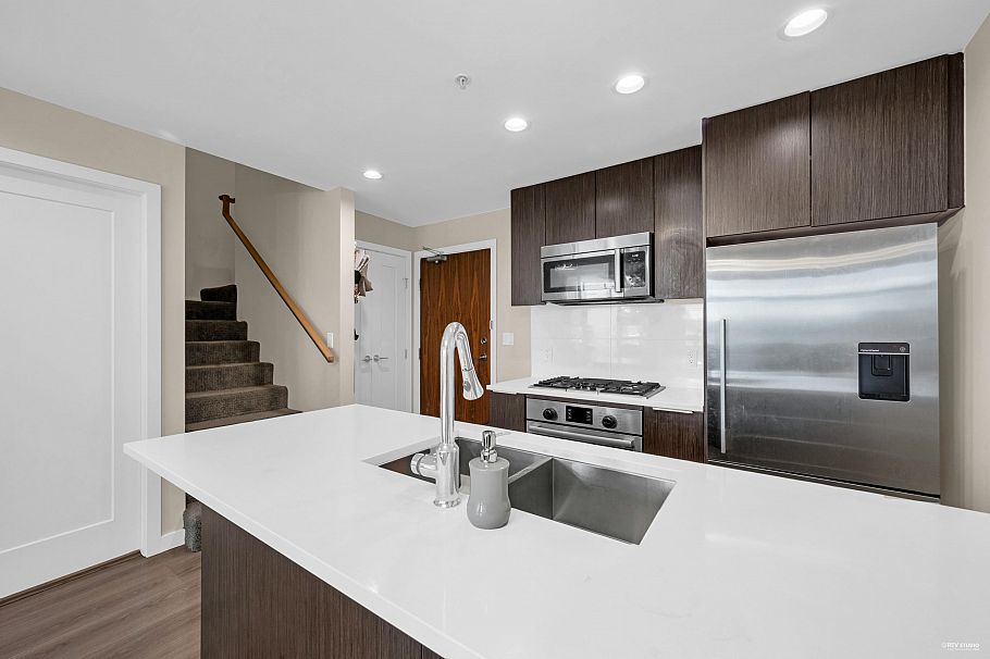 16 8677 Capstan Way Richmond, BC - 13