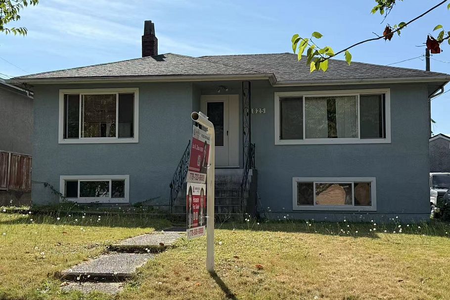 4825 Commercial Street Vancouver, BC - 1