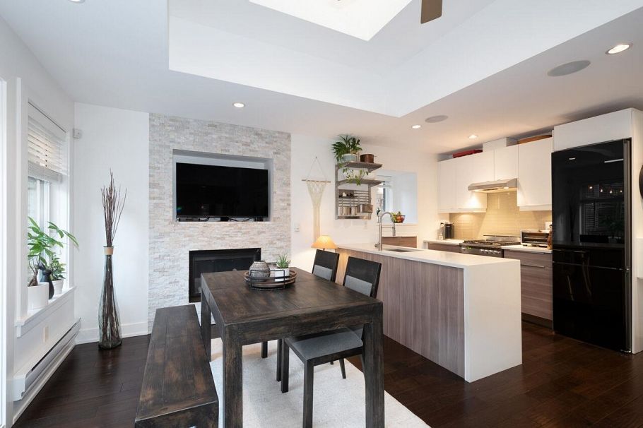 250 E 10th Street North Vancouver, BC - 15