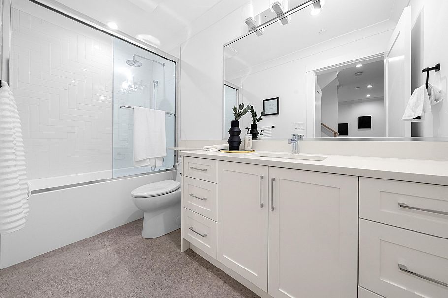 4990 Sherbrooke Street Vancouver, BC - 28