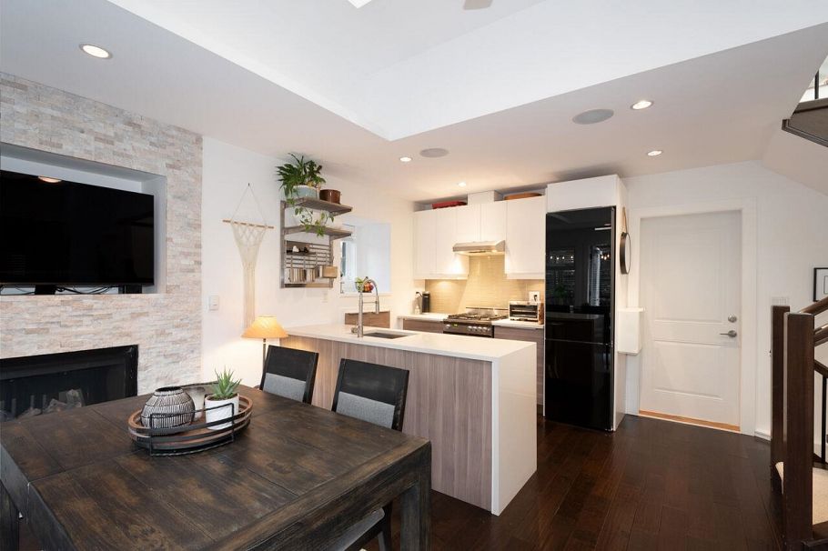 250 E 10th Street North Vancouver, BC - 17