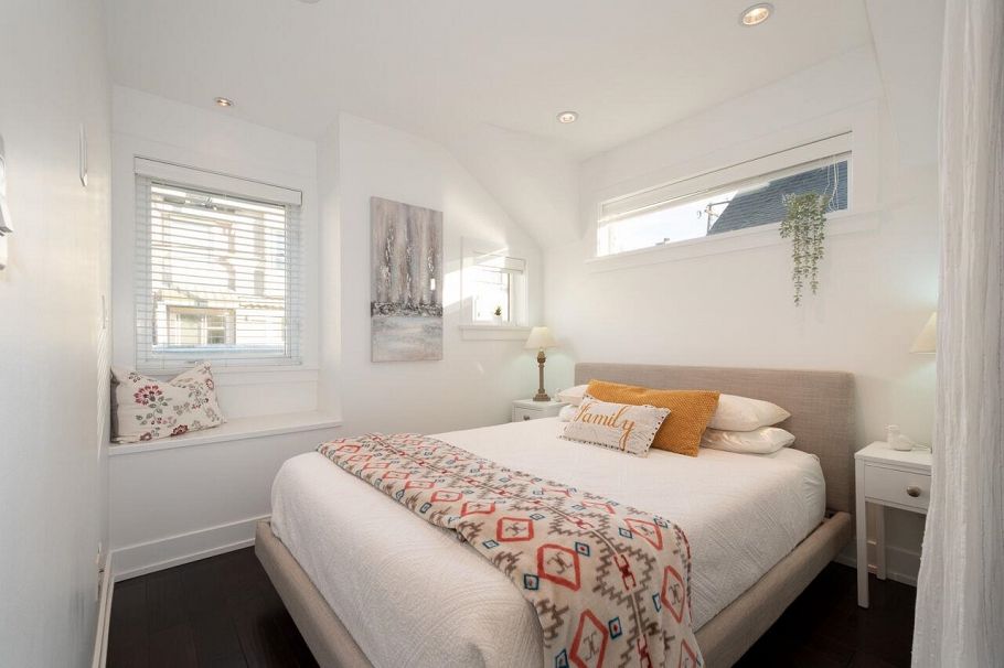 250 E 10th Street North Vancouver, BC - 24