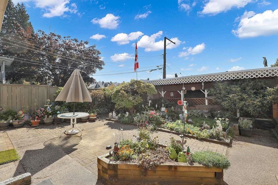 203 E 26th Street North Vancouver, BC - 34