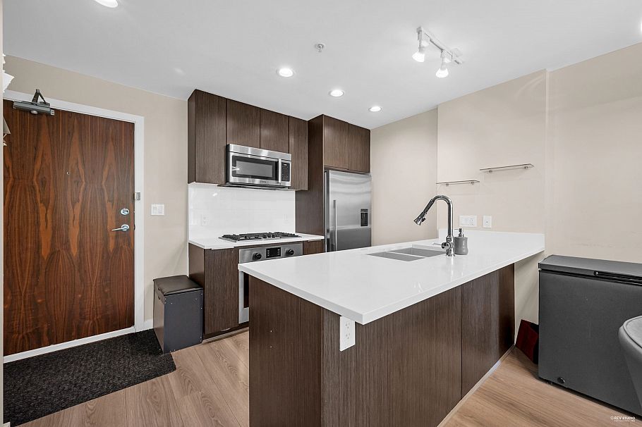 16 8677 Capstan Way Richmond, BC - 11