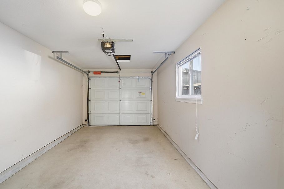 2411 George Street North Vancouver, BC - 38