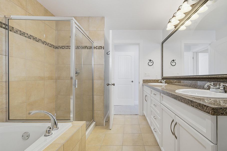 2411 George Street North Vancouver, BC - 22