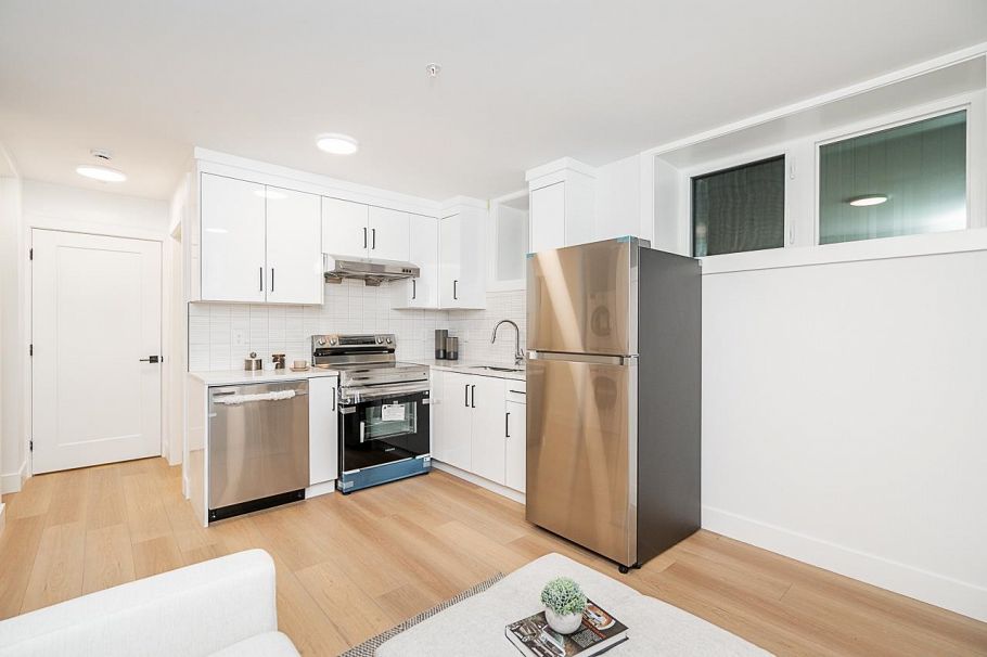 1 2753 Nanaimo Street Vancouver, BC - 25