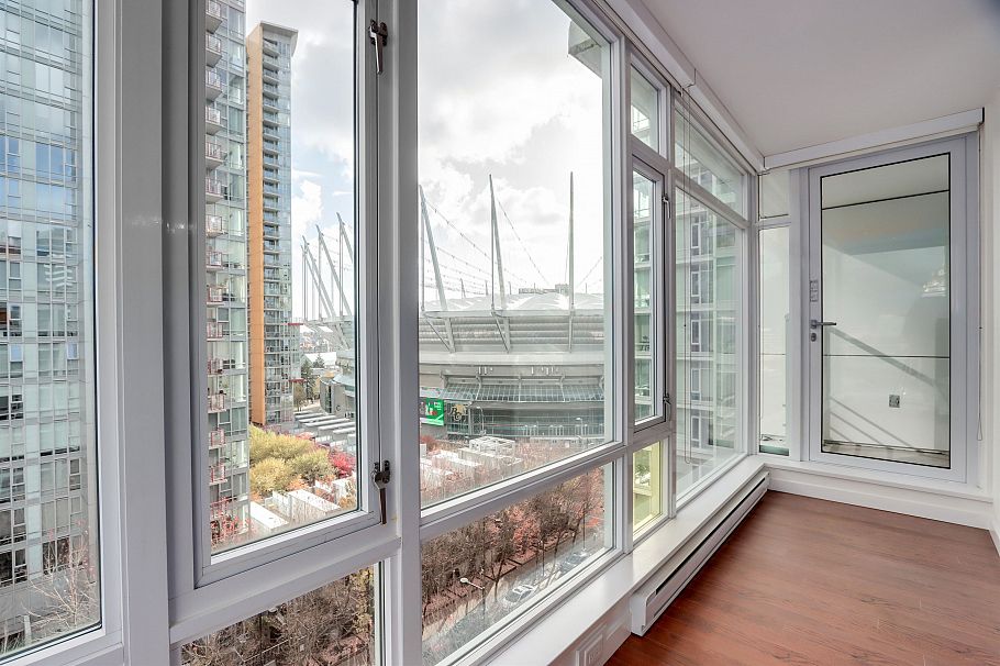 1115 161 W Georgia Street Vancouver, BC - 11