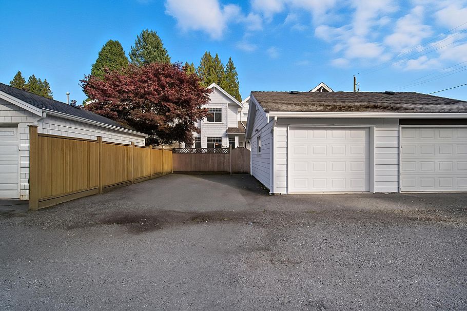 2411 George Street North Vancouver, BC - 37