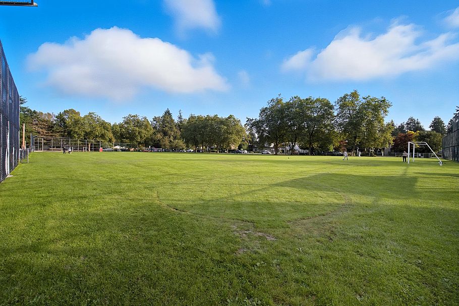 2411 George Street North Vancouver, BC - 39