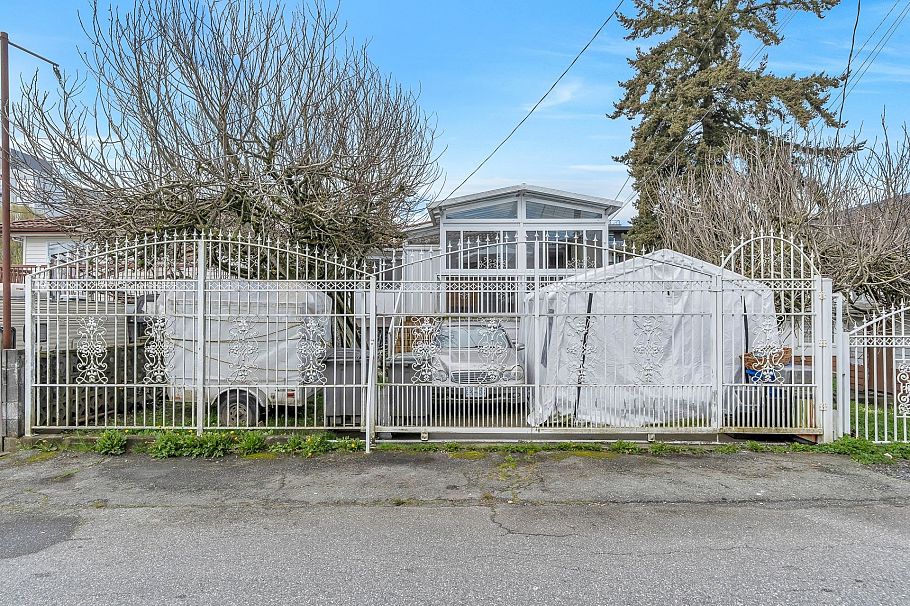 5064 Main Street Vancouver, BC - 5