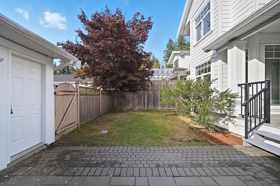 2411 George Street North Vancouver, BC - 33