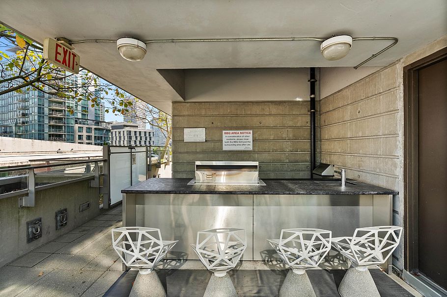 901 1409 W Pender Street Vancouver, BC - 27