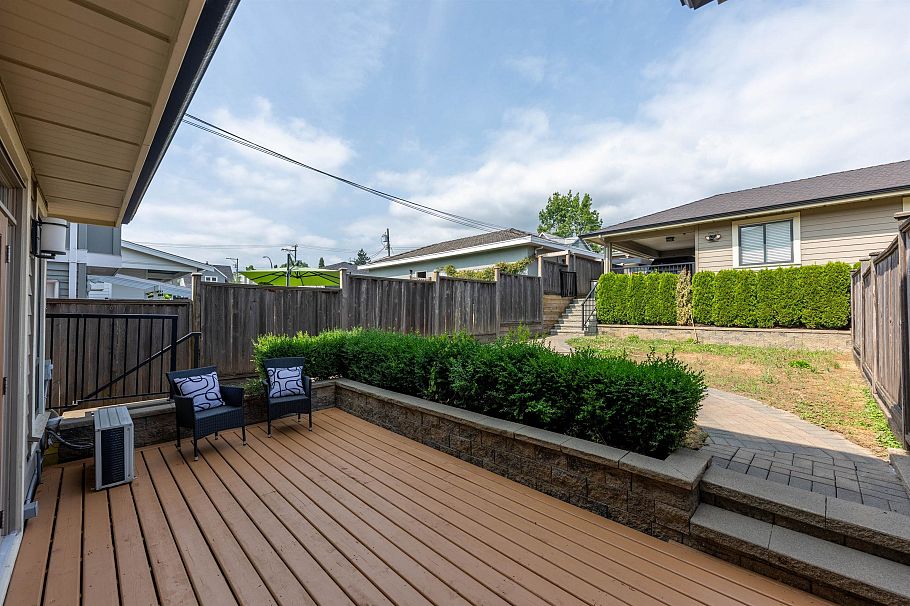 320 E Keith Road North Vancouver, BC - 29