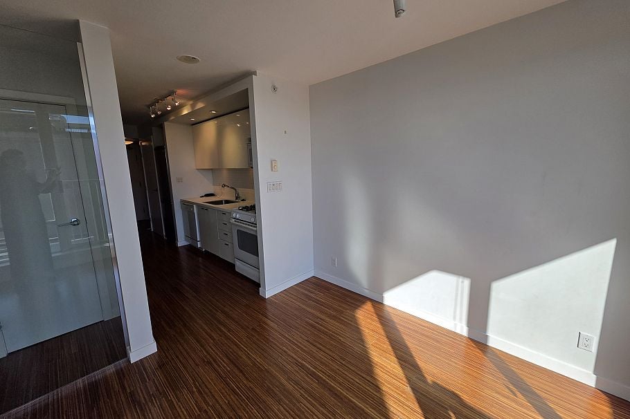 806 328 E 11th Avenue Vancouver, BC - 5