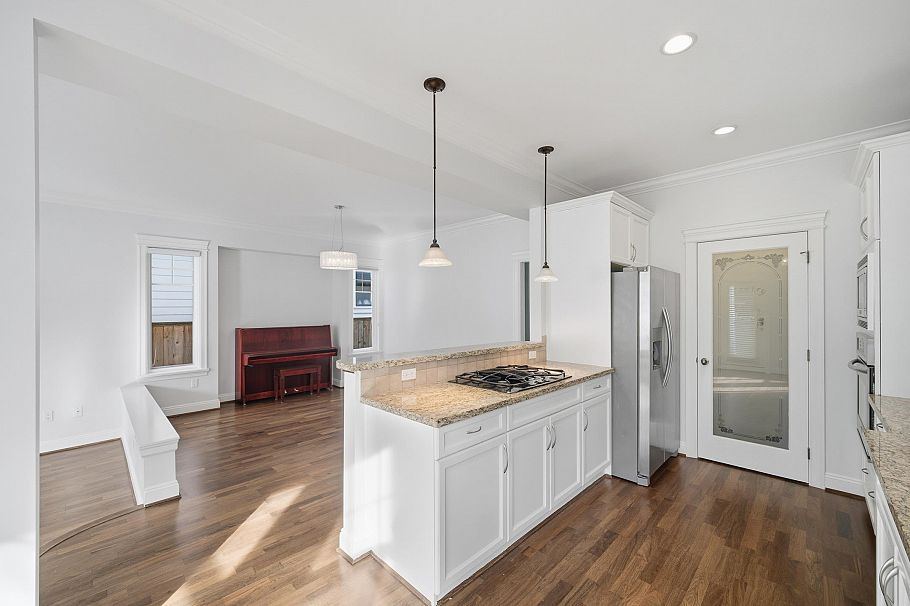 2411 George Street North Vancouver, BC - 13