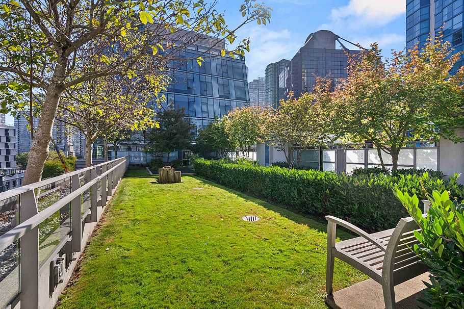 901 1409 W Pender Street Vancouver, BC - 28