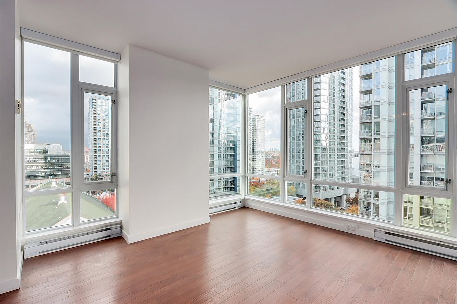 1115 161 W Georgia Street Vancouver, BC - 3