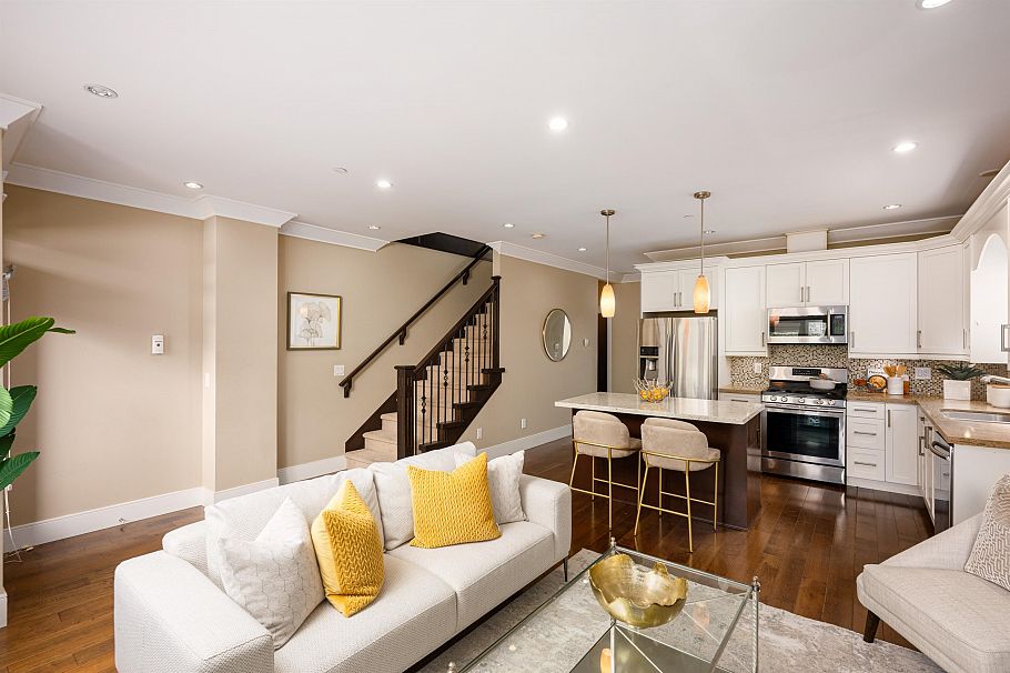 320 E Keith Road North Vancouver, BC - 16