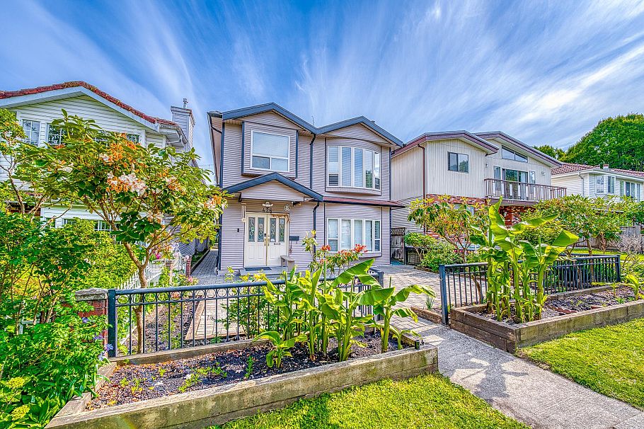 426 E 18th Avenue Vancouver, BC - 2