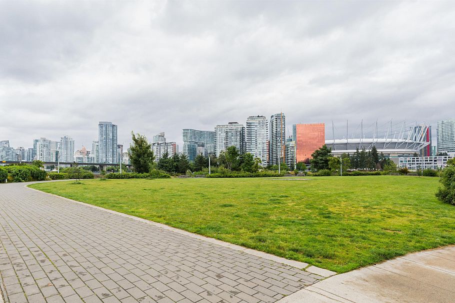 1618 Columbia Street Vancouver, BC - 25