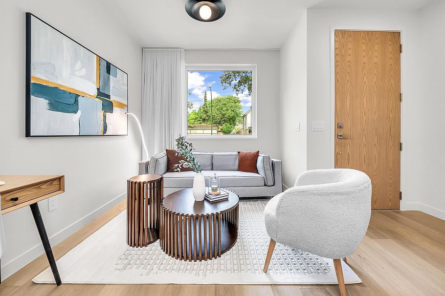 1 1120 E 23rd Avenue Vancouver, BC - 4