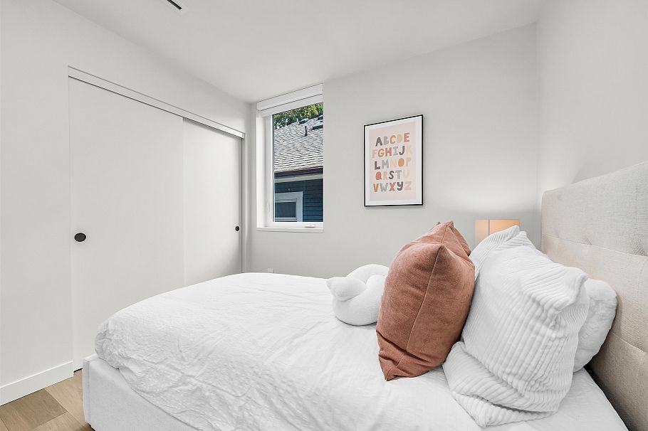 1 1120 E 23rd Avenue Vancouver, BC - 24