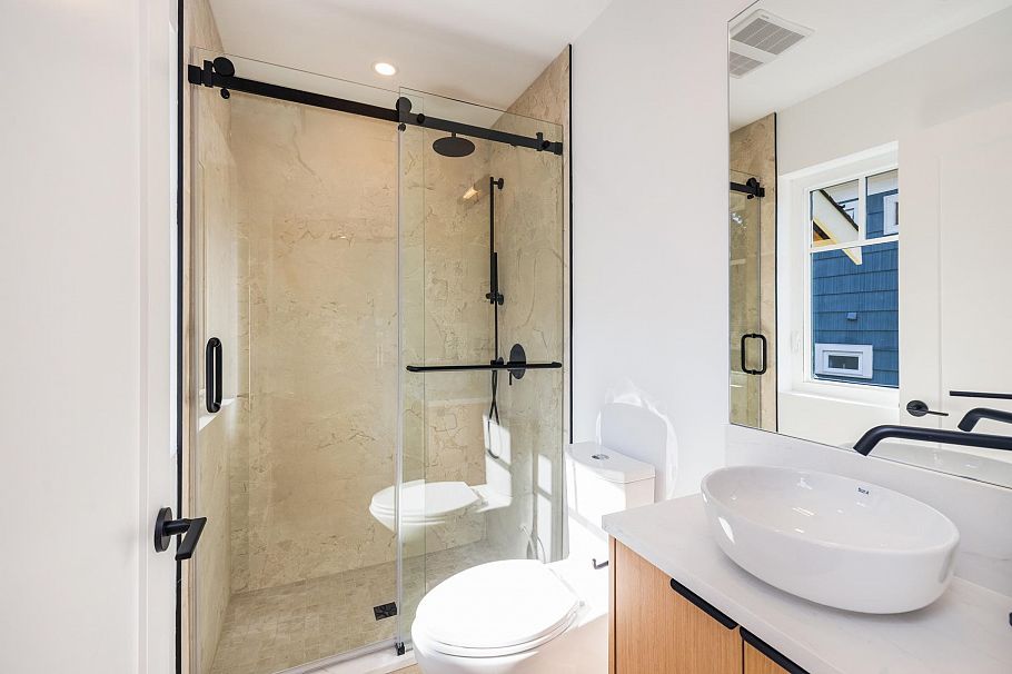 263 W 6th Street North Vancouver, BC - 6