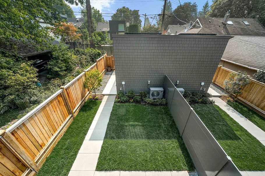 1 1120 E 23rd Avenue Vancouver, BC - 35