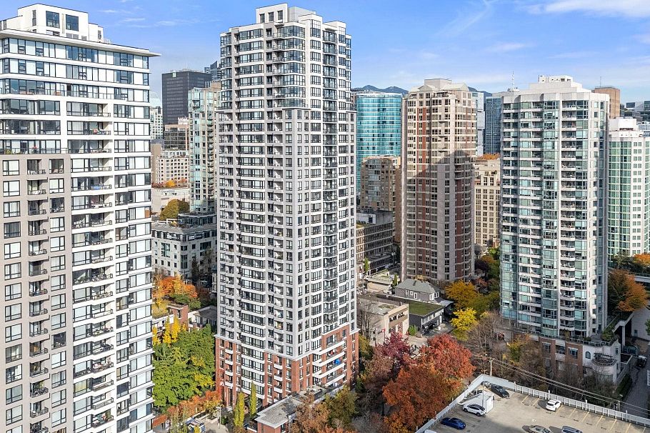 502 909 Mainland Street Vancouver, BC - 1
