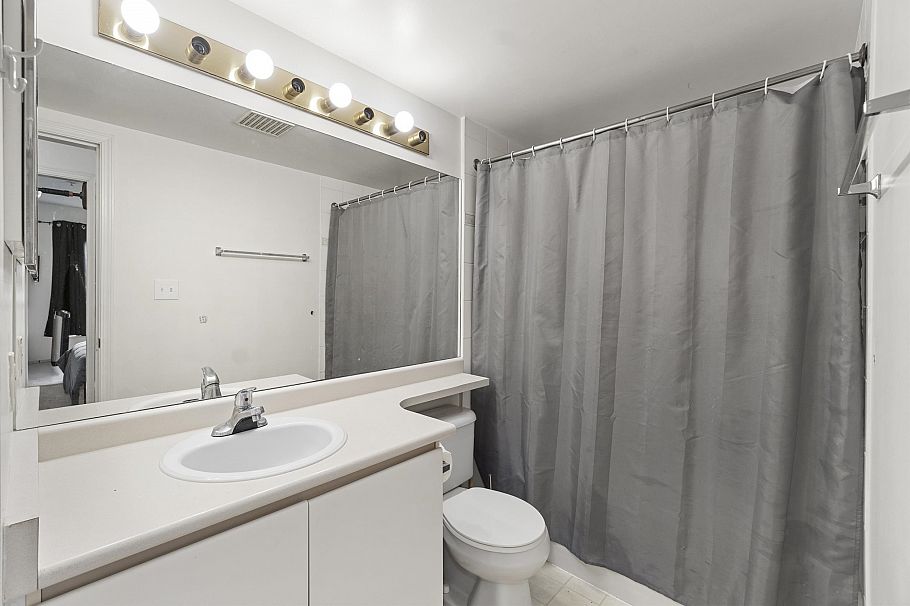 301 4990 Mcgeer Street Vancouver, BC - 4